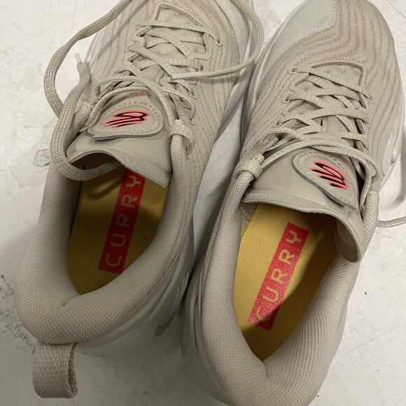 Athletic_Shoes